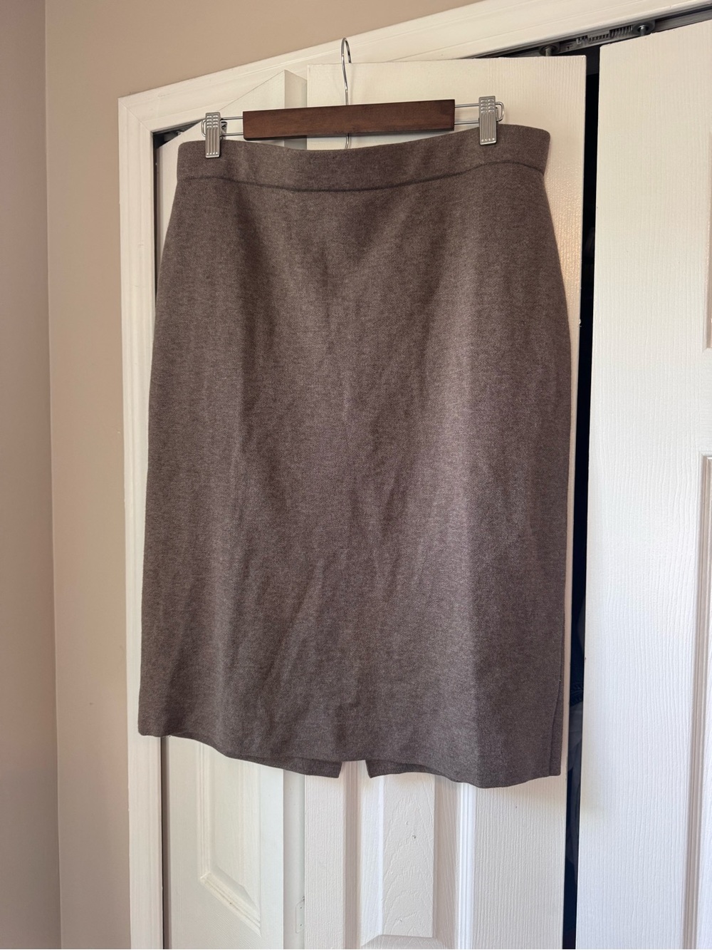 J Jill Brown Knit Pencil Skirt Medium M Taupe Soft Sweater Midi Back Vent Slit